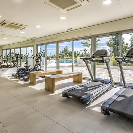 Vivi Homes - Luxor Gym, Pool, Terrace & Apartment
